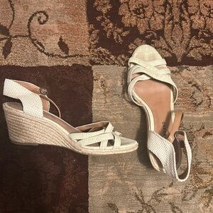 Summer wedges